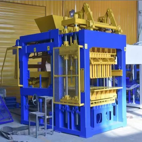 Main equipment of making blocks This equipment vibrates and presses the concrete