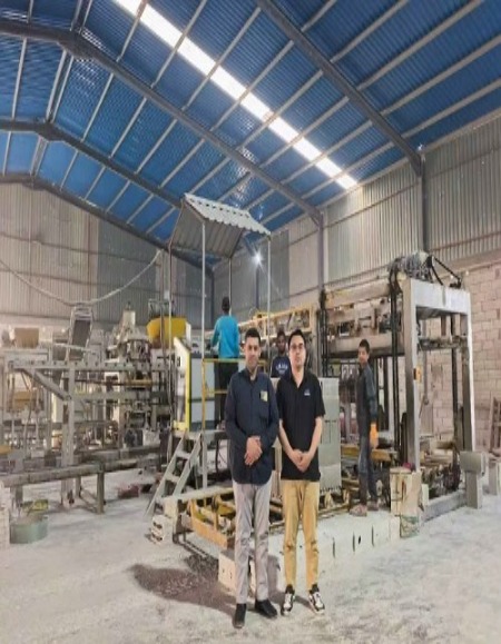تساعد آلة تصنيع الطوب Yixin HD15-15 عميلًا ليبيًا على كتابة فصل جديد من التنمية