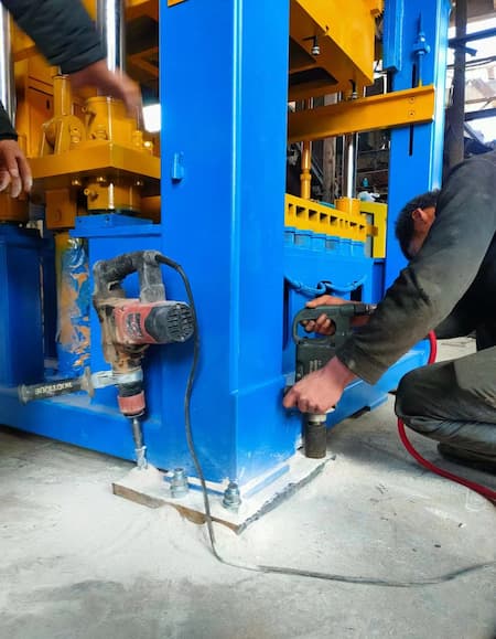 قصة نجاح عالمية: تألق جهاز Yixin QT10-15 في بوركينا فاسو - 3000 منصة نقالة من الطوب المجوف في 10 ساعات
